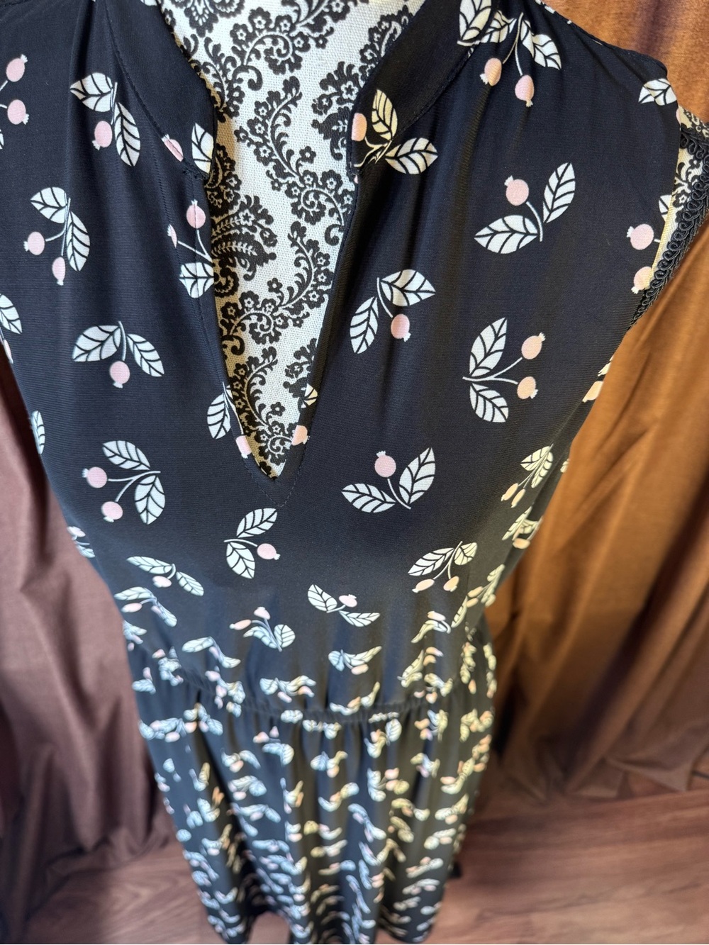 Anne Klein Floral Print Sleeveless Black Floral V-Neck Dress size 12 - Picture 3 of 8